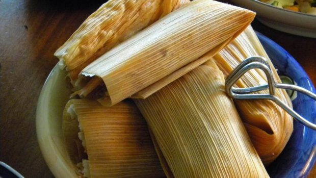 Cómo hacer Tamales argentinos rellenos con carne de vacuno