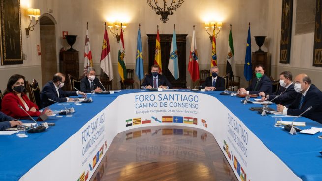 Los presidentes autonómicos durante la reunión celebrada en Santiago.