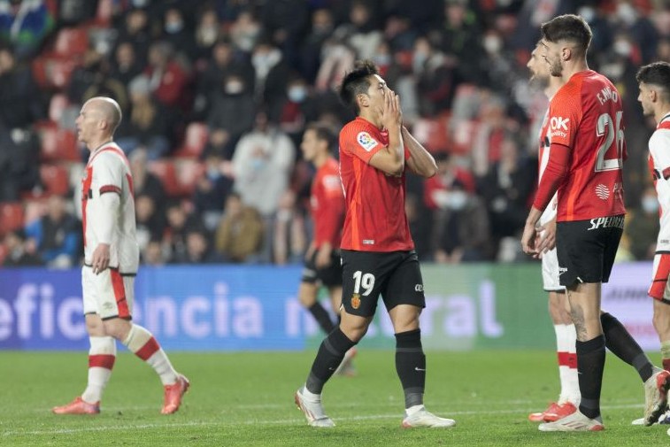 Kang y Fer Niño, en un momento del partido