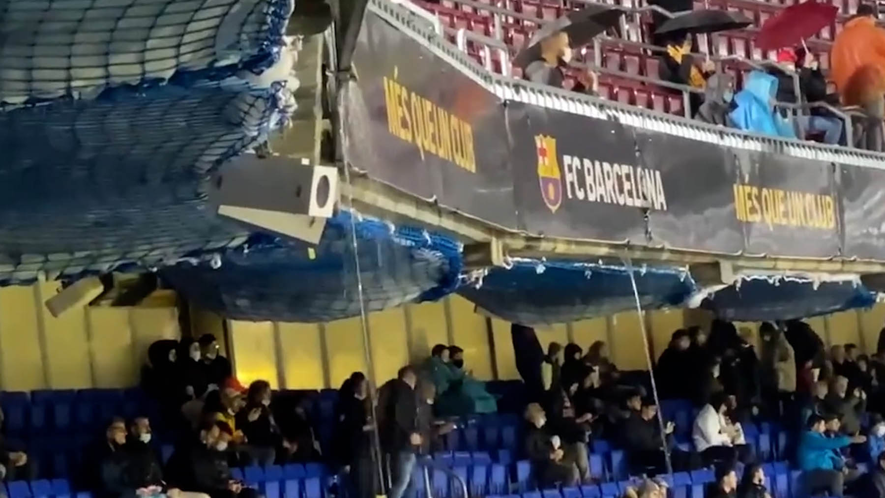 La tremenda gotera que deja en evidencia el estado del Camp Nou.