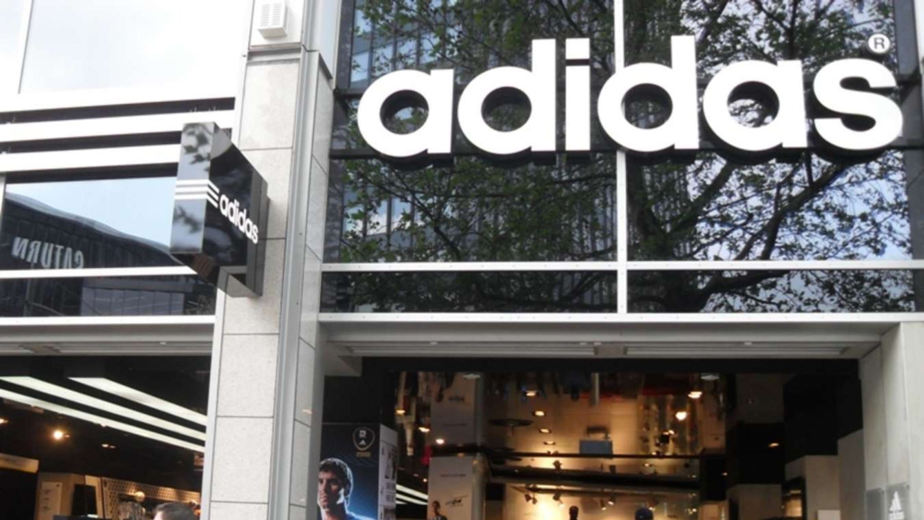 zapatillas que más se venden Adidas, al 30%