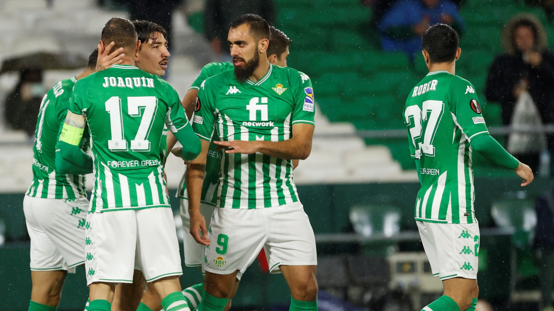 El Betis celebra un gol contra el Ferencvaros. (EFE)