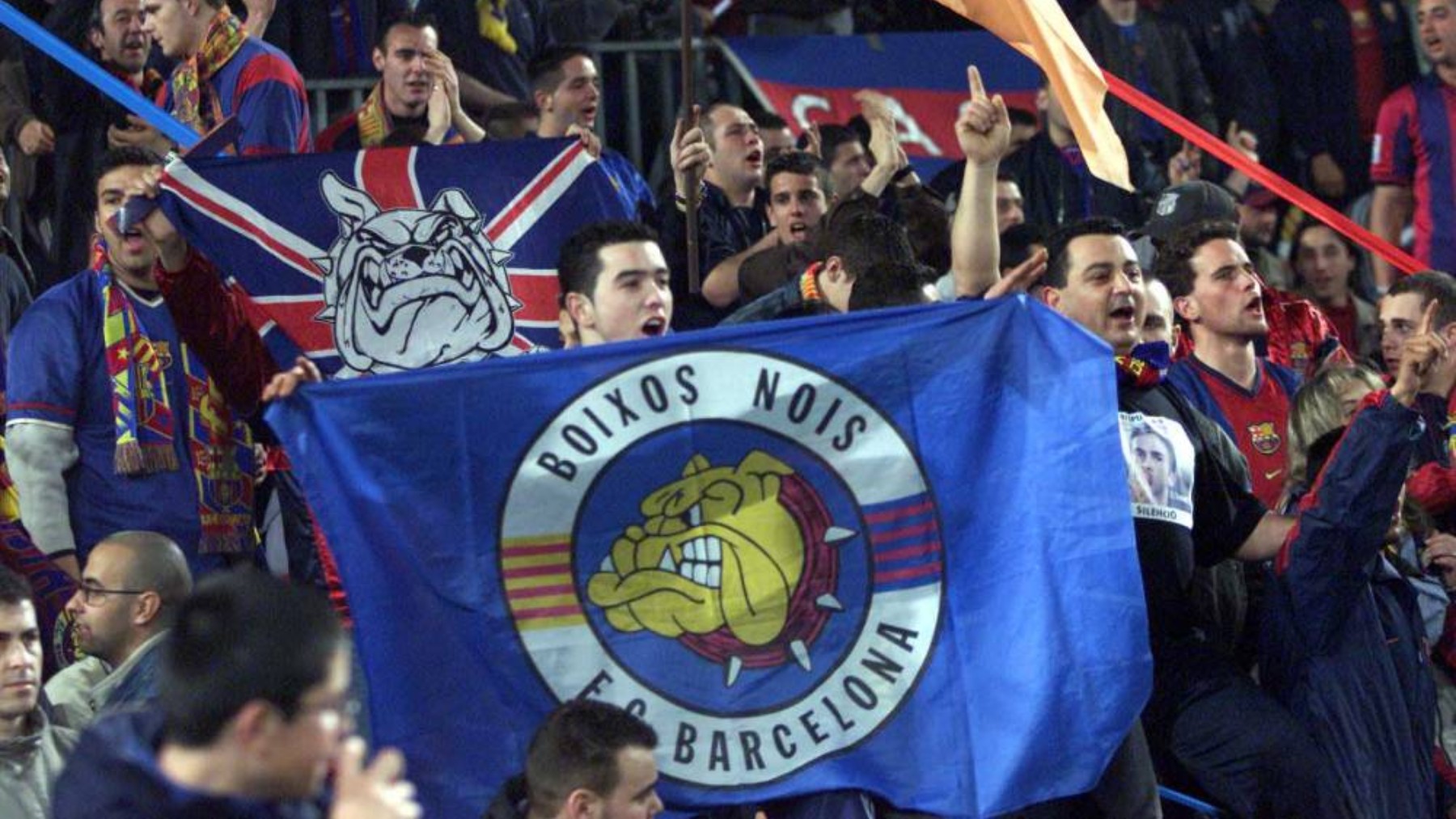 Los Boixos Nois durante un partido del Barcelona.