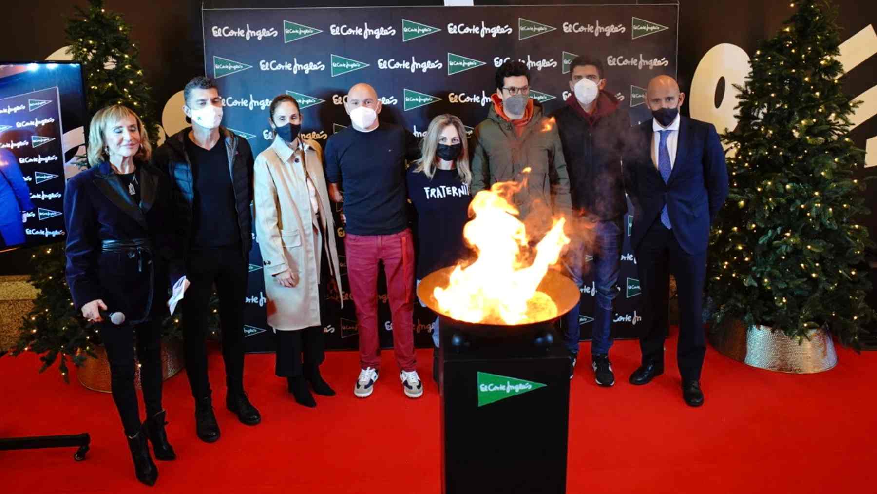 Los deportistas paralímpicos en el encendido navideño de El Corte Inglés.