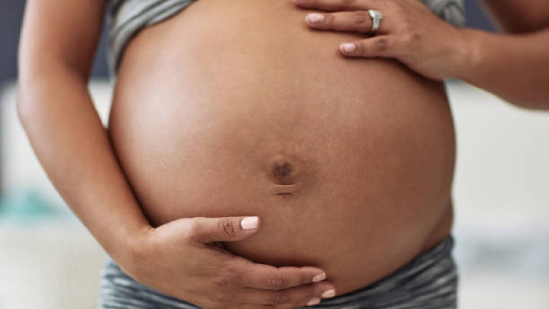 Descubre las causas y cómo aliviar el dolor de ombligo durante el embarazo