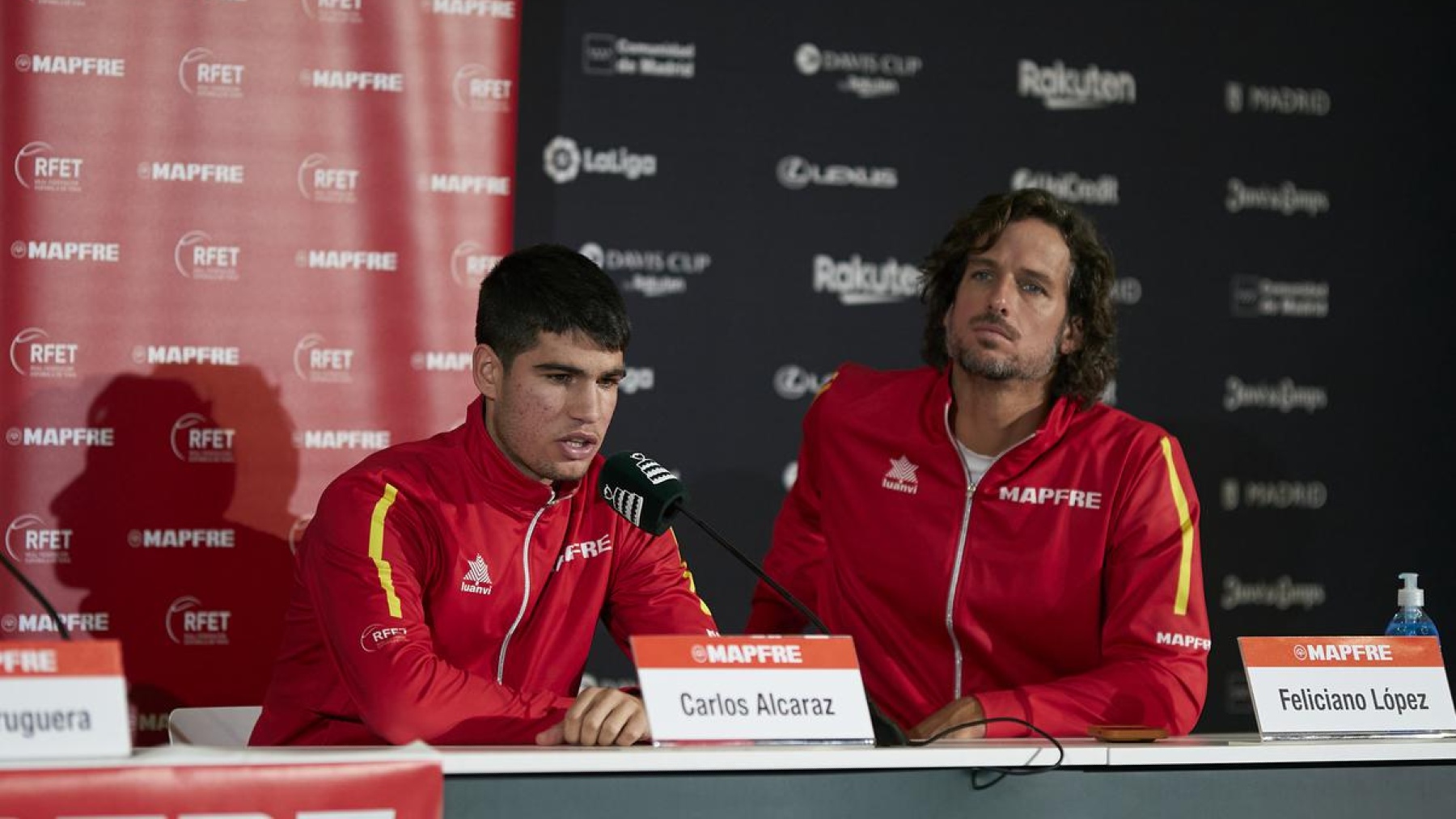 Carlos Alcaraz y Feliciano López, en rueda de prensa. (Kosmos Tennis)