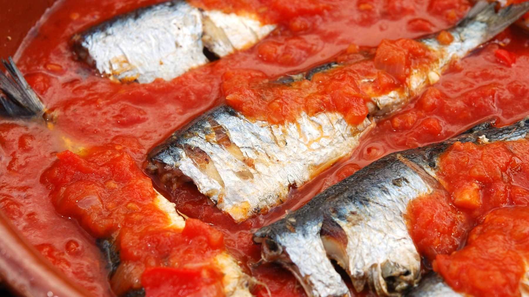 Arenque con tomate, receta noruega