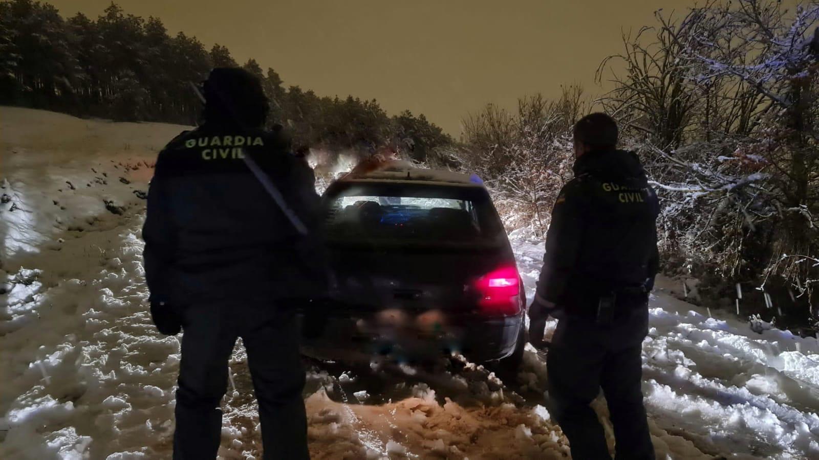 Los Guardias Civiles Se Convierten En Héroes En Navarra Durante La Nieve