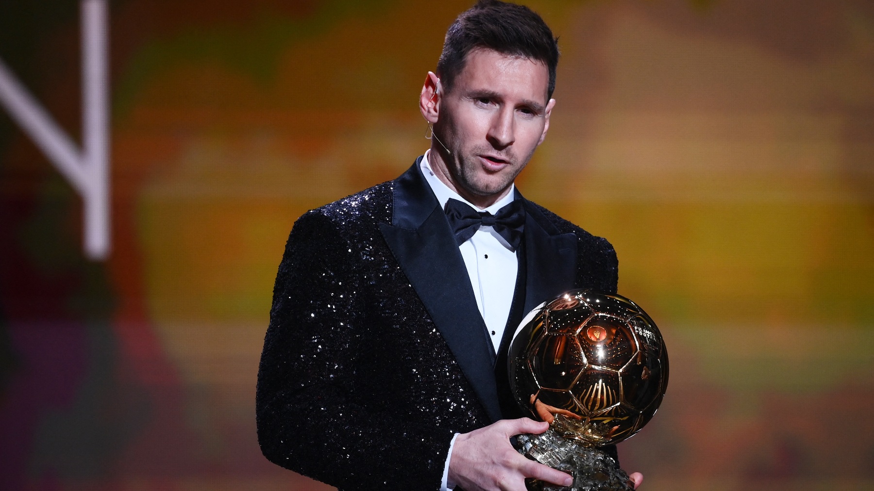 Messi con su séptimo Balón de Oro. (AFP)