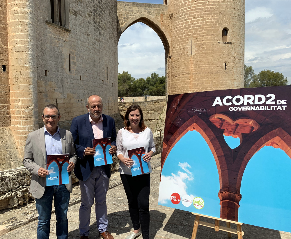 Los partidos del Pacte firmando los Acords de Bellver.