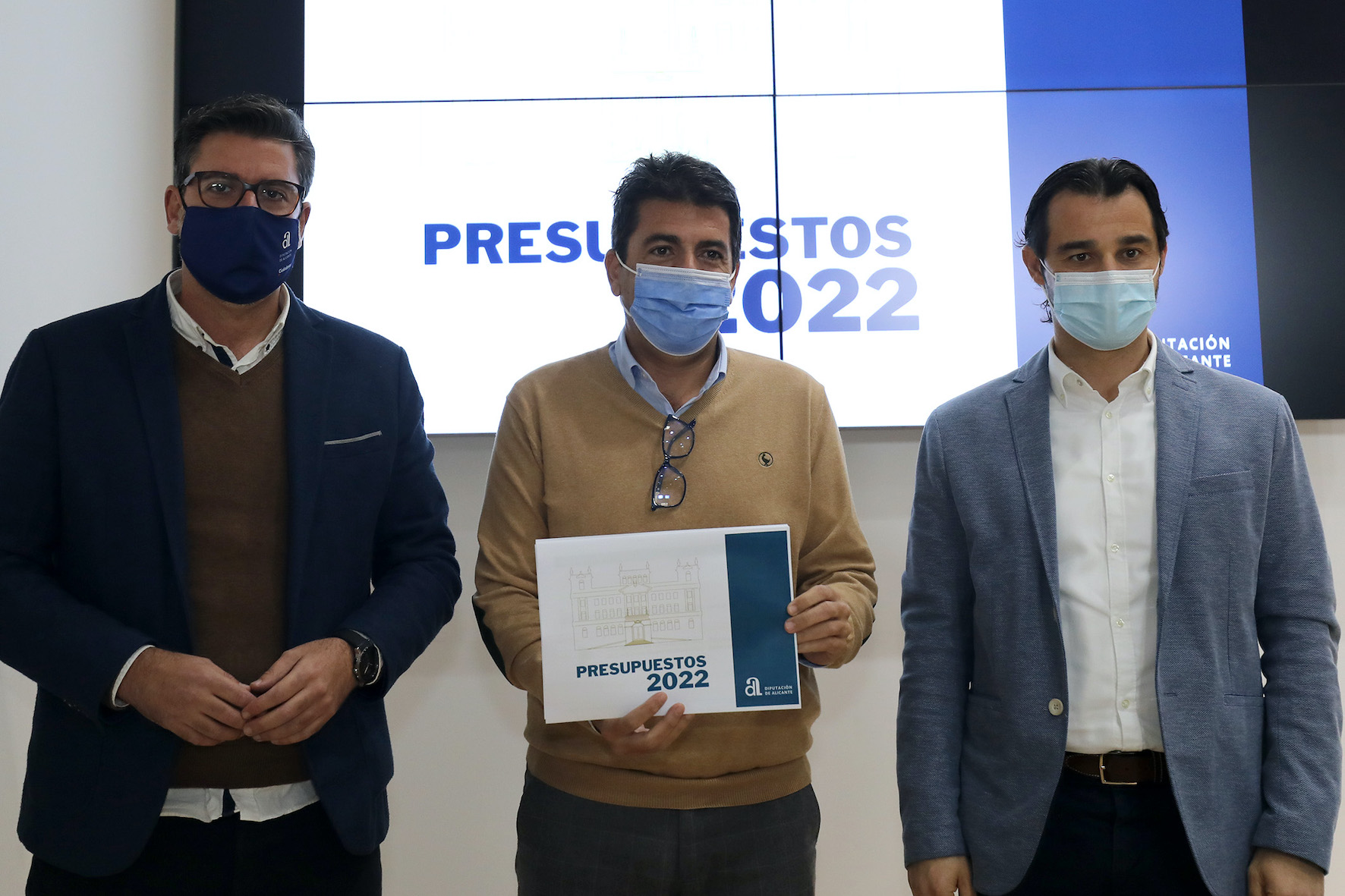 Mazón, con los Presupuestos de la Diputación para 2022 junto a Gutiérrez y Dolón.