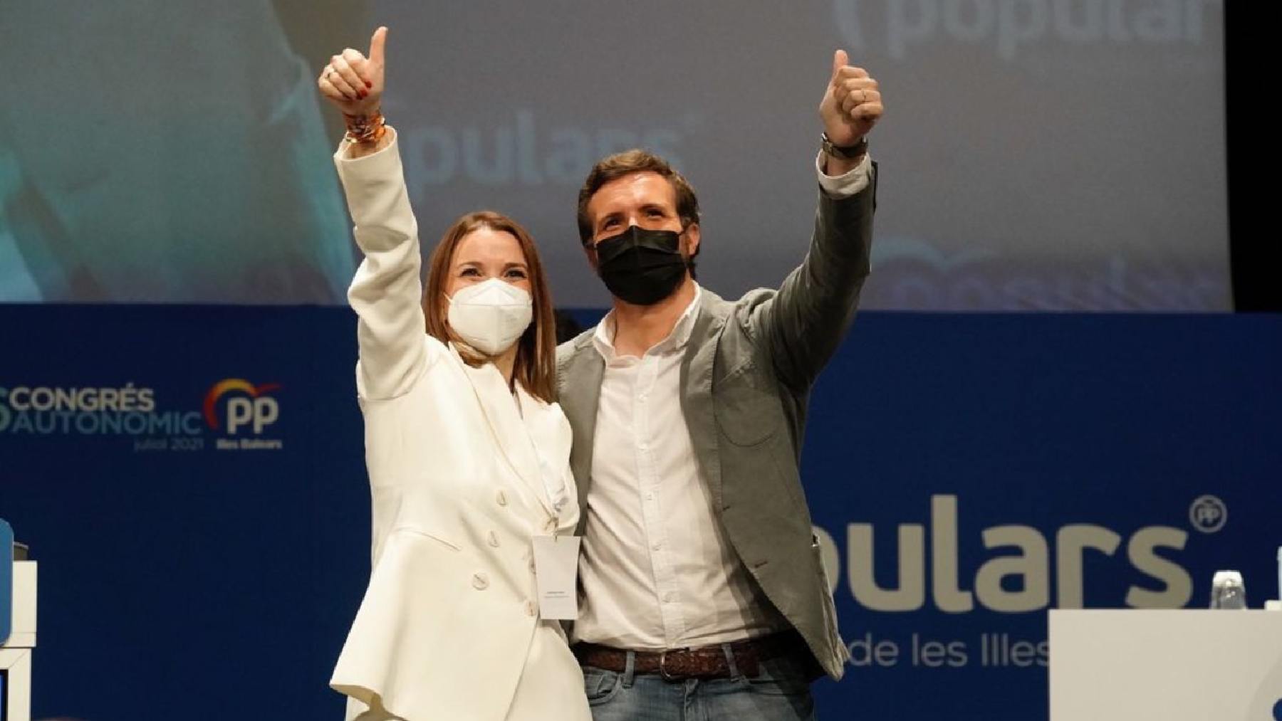 El presidente del PP Nacional, Pablo Casado, y la presidenta del PP de Baleares, Marga Prohens, en el congreso regional del PP de las Islas.