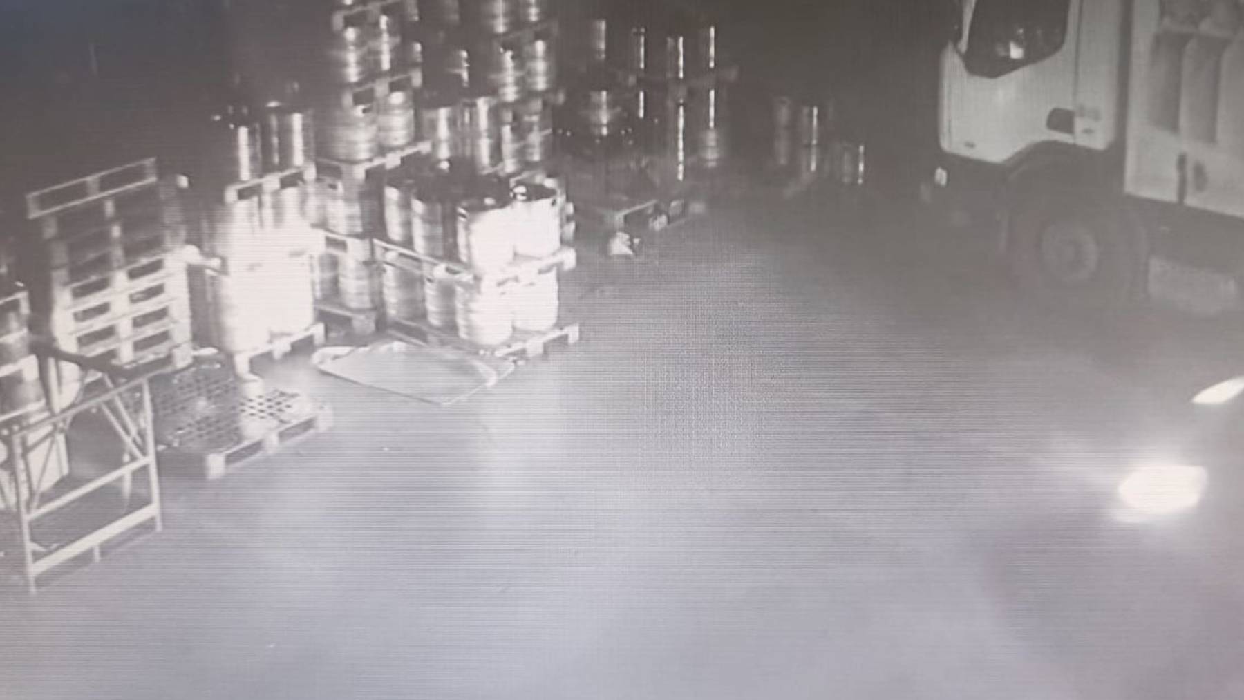 Un empleado presuntamente robó barriles de cerveza de la empresa donde trabajaba. POLICÍA NACIONAL