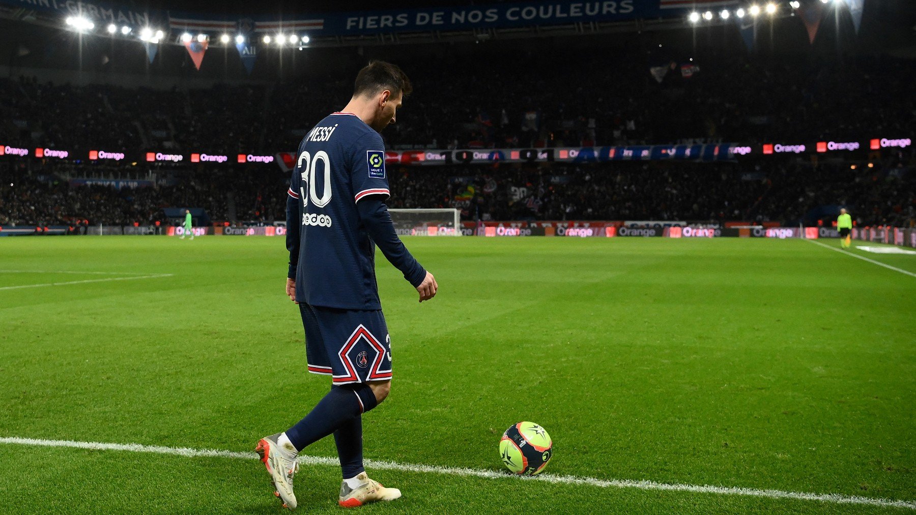 Leo Messi durante el partido entre el PSG y el Niza. (AFP)