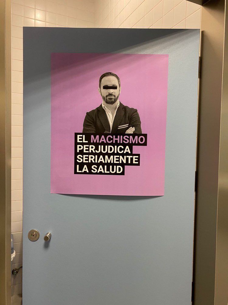El cartel con la imagen de Abascal en la Universidad de Valencia.