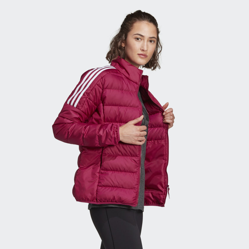 El Outlet de Adidas rebaja su abrigo de plumón éxito de ventas y lo regala