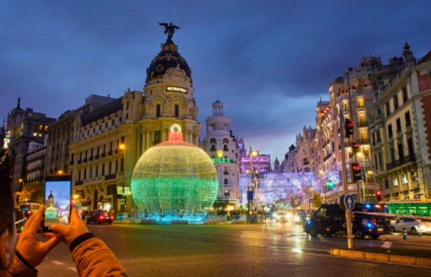 La increíble app de móvil que permite a los ciegos 'ver' las luces de Navidad de Madrid
