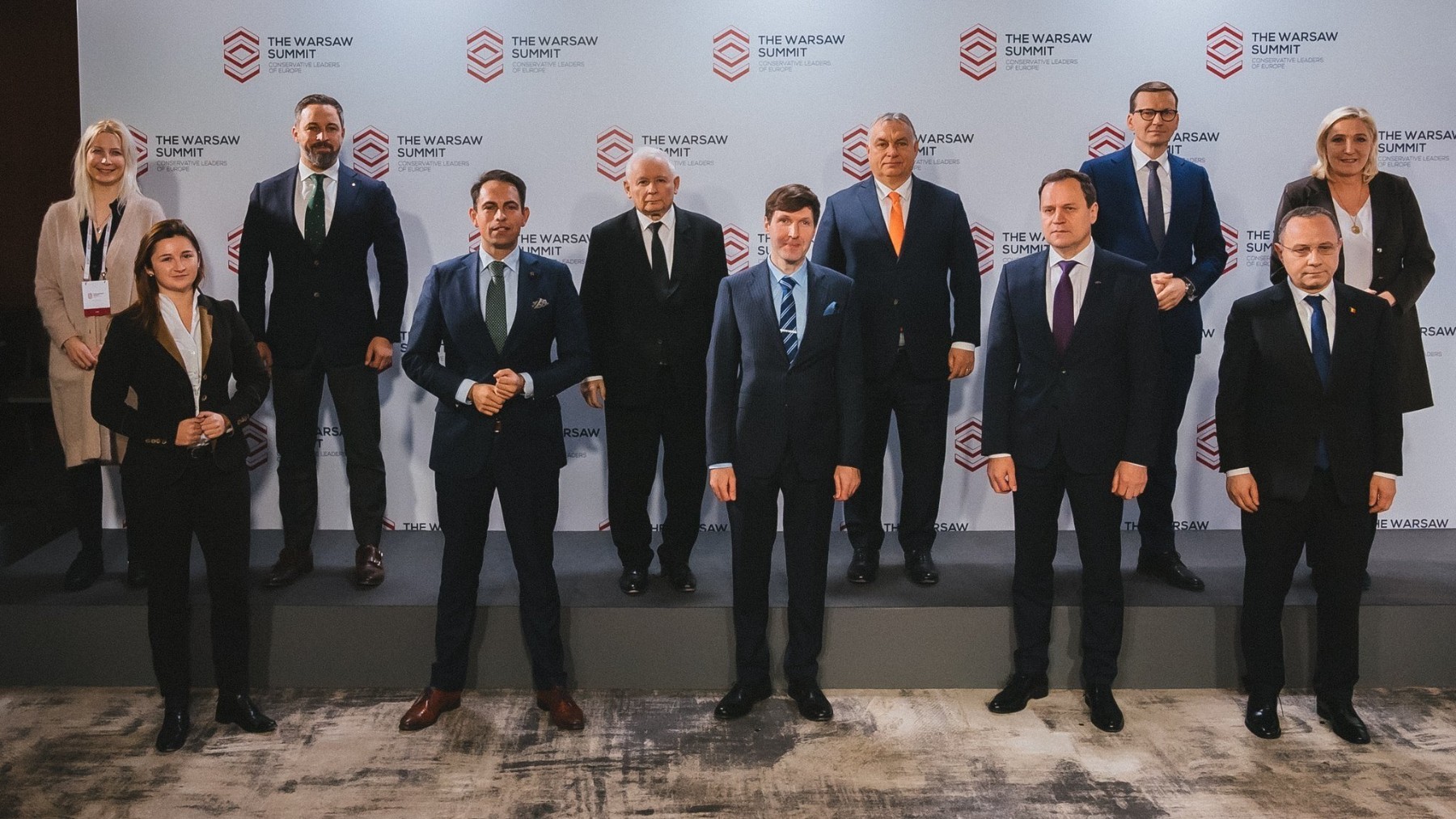 Santiago Abascal, en Varsovia junto a los primeros ministros de Polonia y Hungría y otros dirigentes.