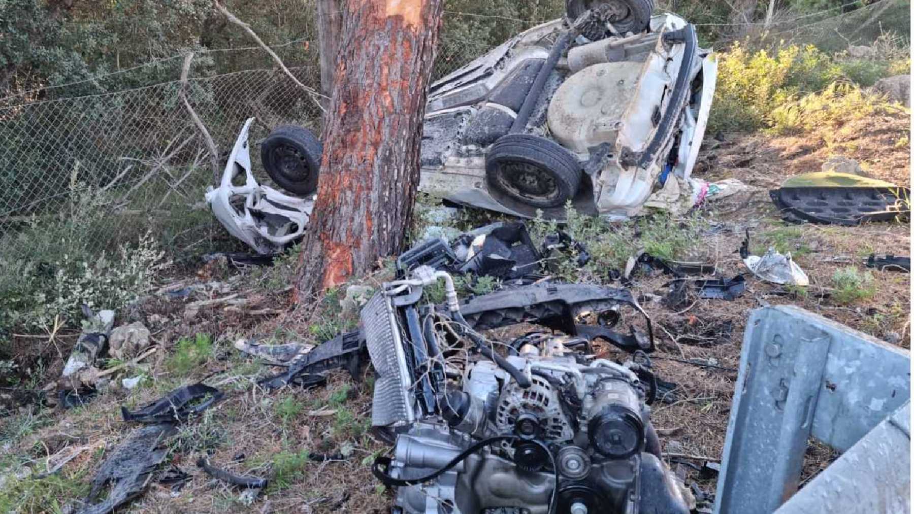 Estado en que ha quedado el vehículo tras el accidente en el que han fallecido tres jóvenes de Capdepera