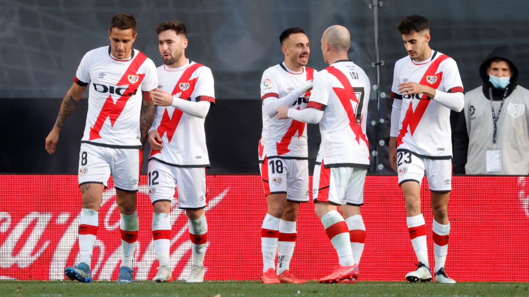 Los jugadores del Rayo Vallecano celebran el gol frente al Espanyol. (EFE)