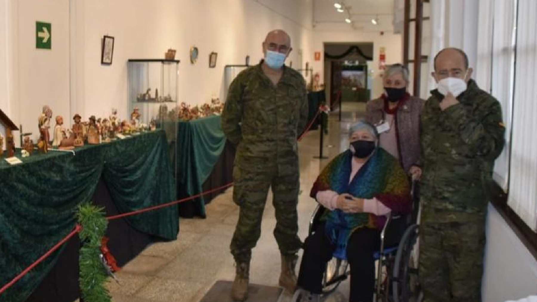 Los responsables de la muestra del Centro de Historia y Cultura Militar de Baleares.