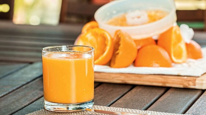 Lo que no debes de hacer cuando te preparas un zumo de naranja