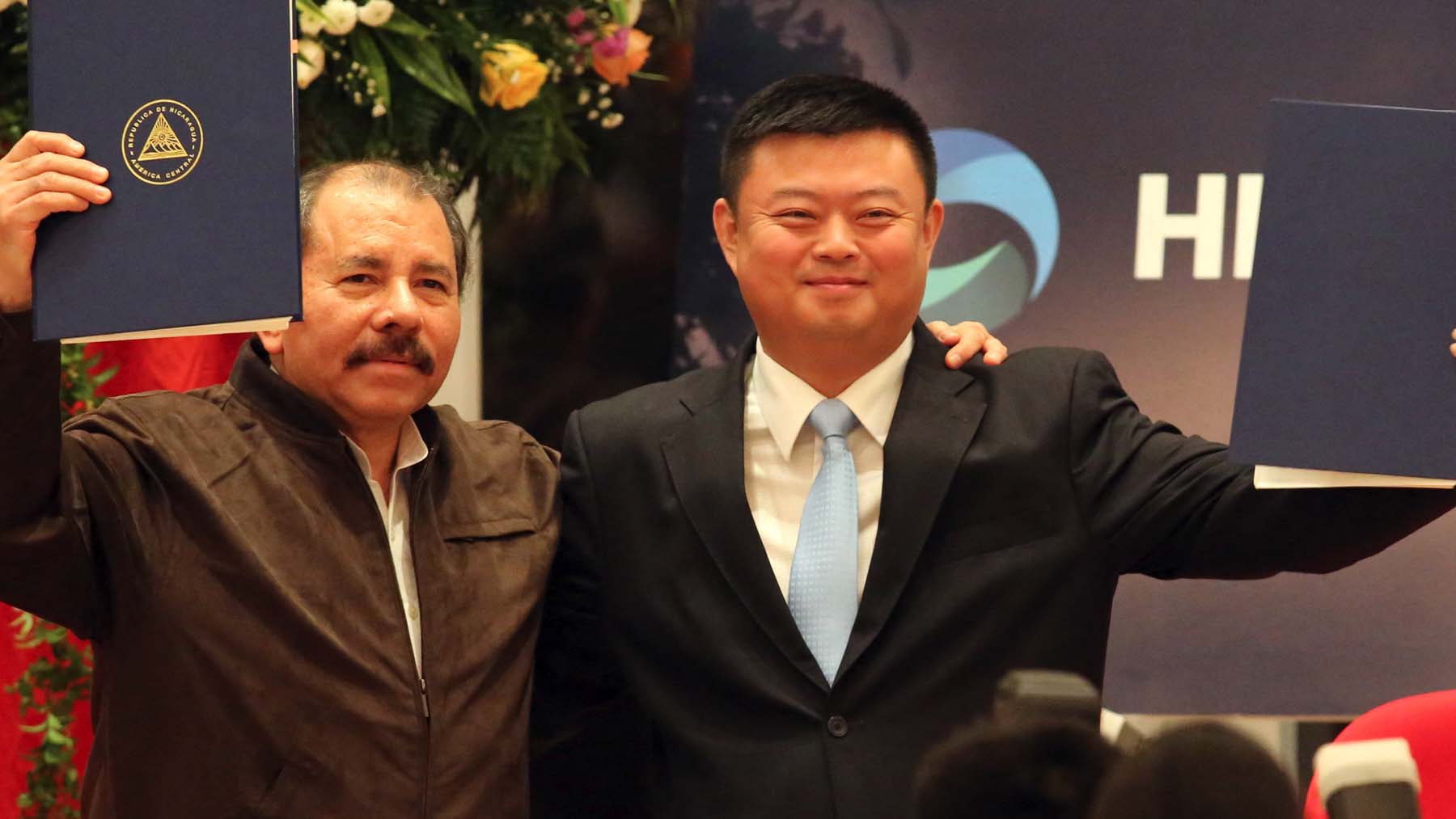 Daniel Ortega y el promotor chino del futurible canal de Nicaragua (Foto: AFP).