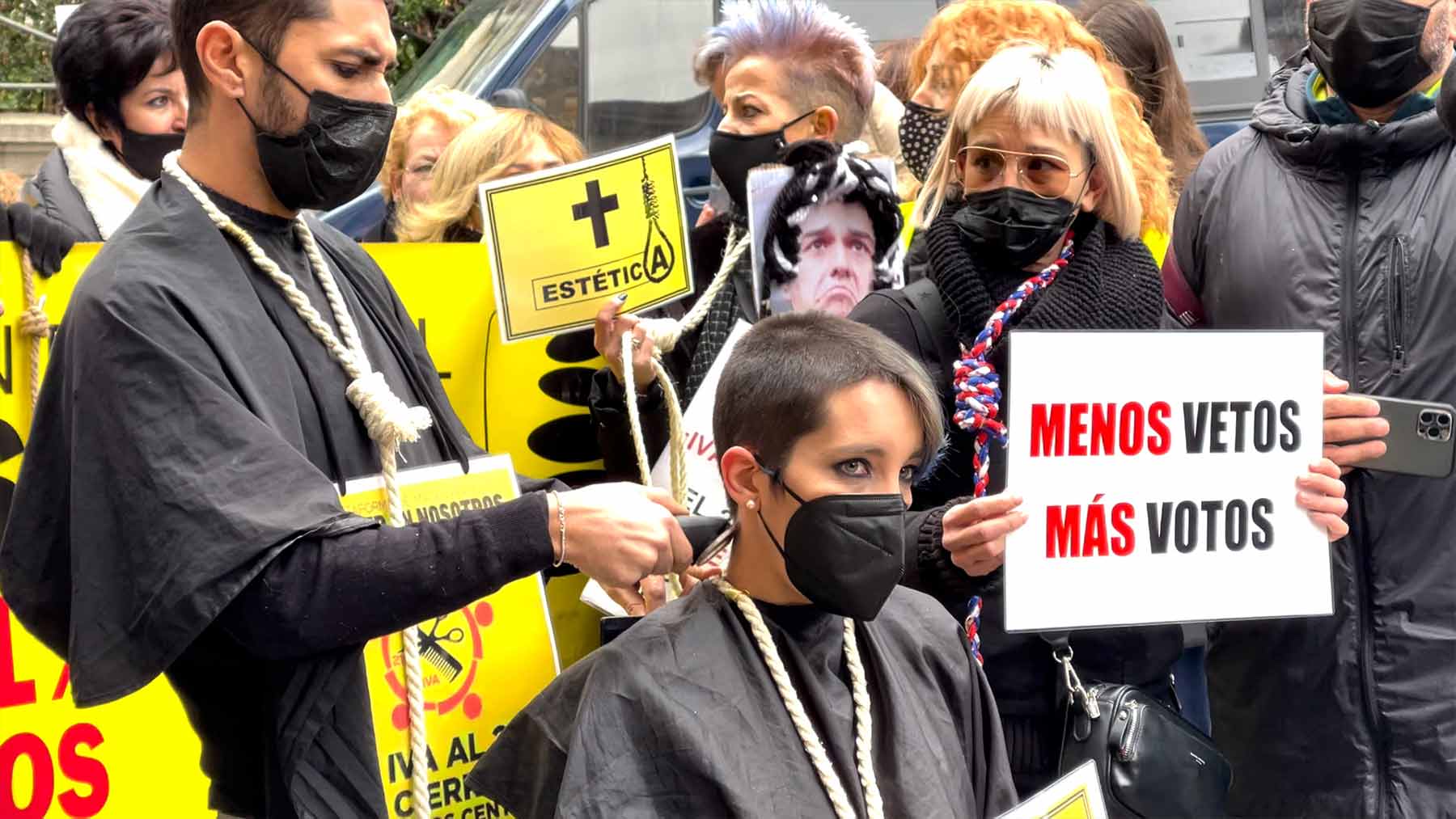 Protesta de los peluqueros ante el Senado.