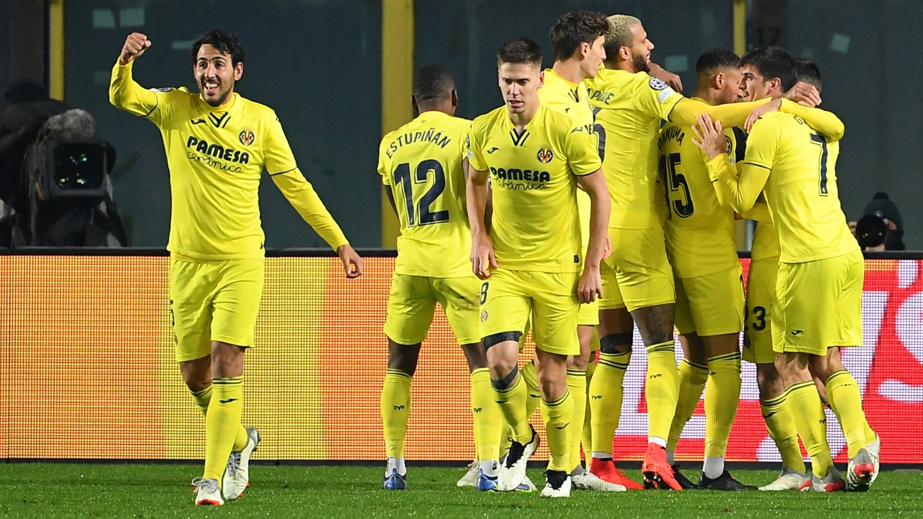 Los jugadores del Villarreal celebran un gol contra el Atalanta (AFP).