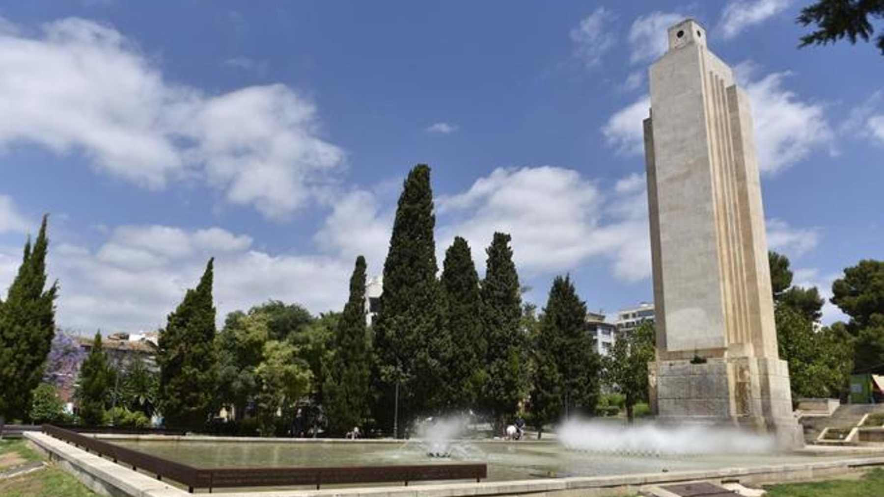 Monumento de homenaje al crucero Baleares en la plaza de Sa Feixina de Palma.