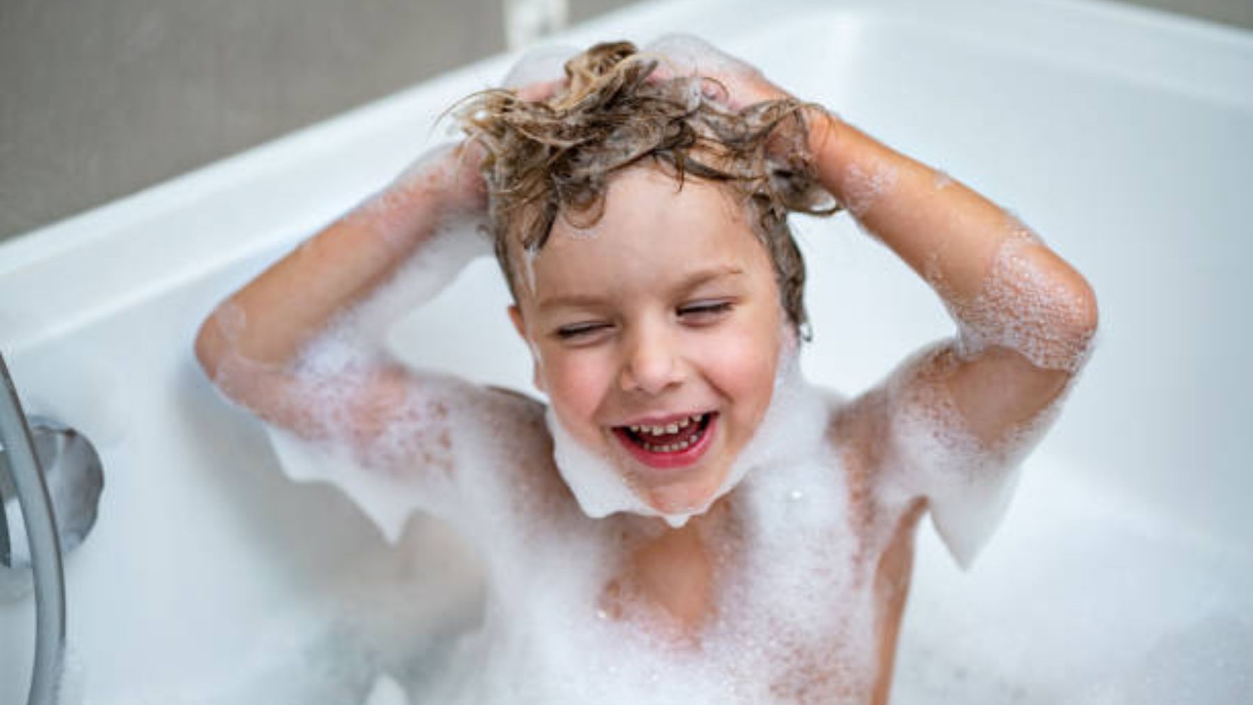Descubre la frecuencia con la que lavar el cabello de tus hijos