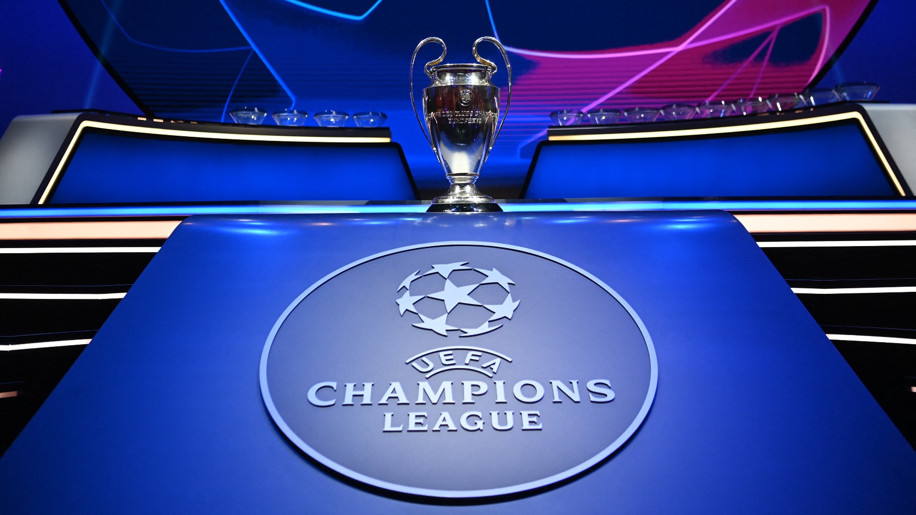 La copa de la Champions League.