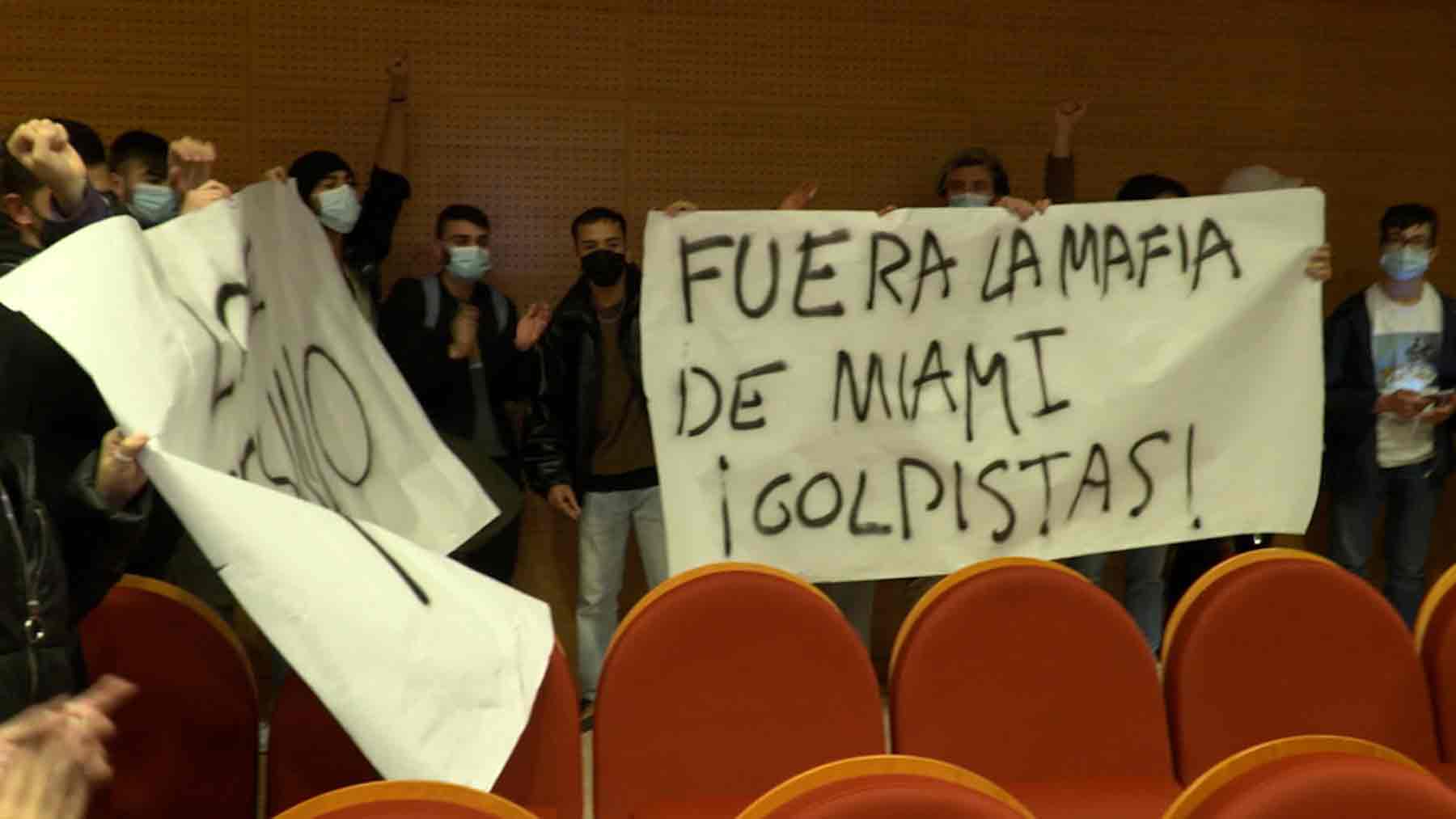 Escrache a Leopoldo López en la Universidad Complutense.