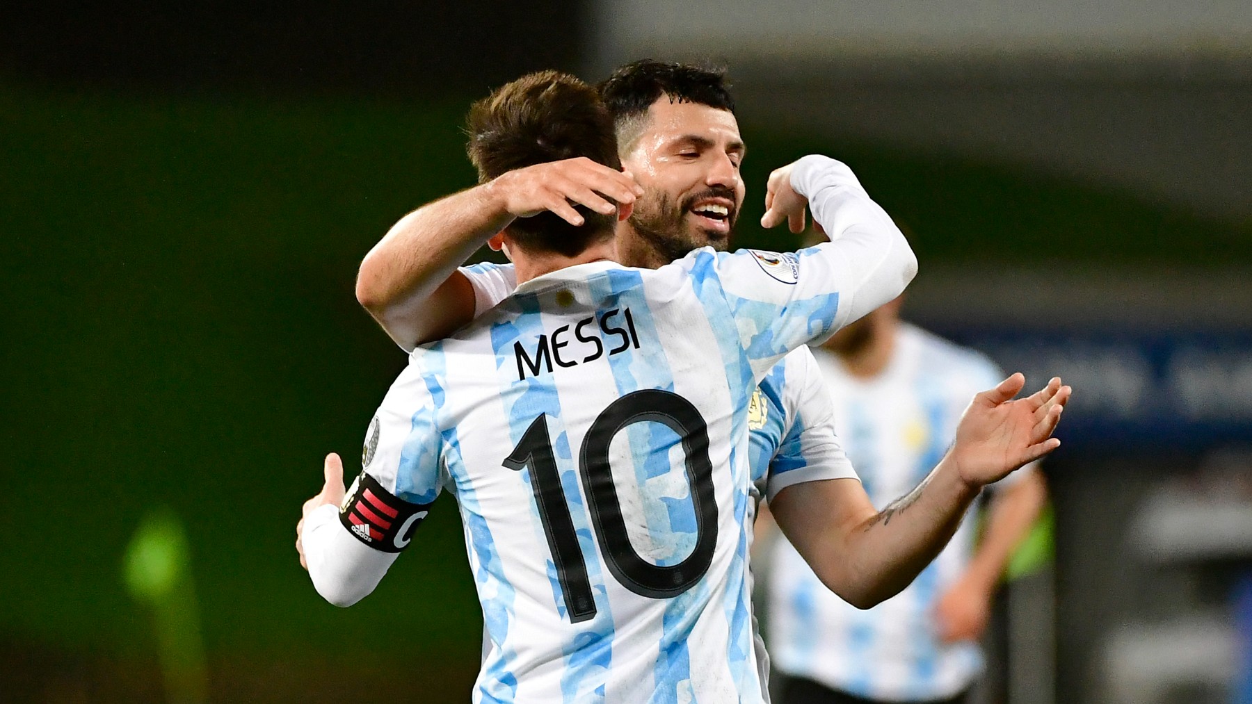 Messi y Agüero celebran un triunfo con Argentina. (Getty)