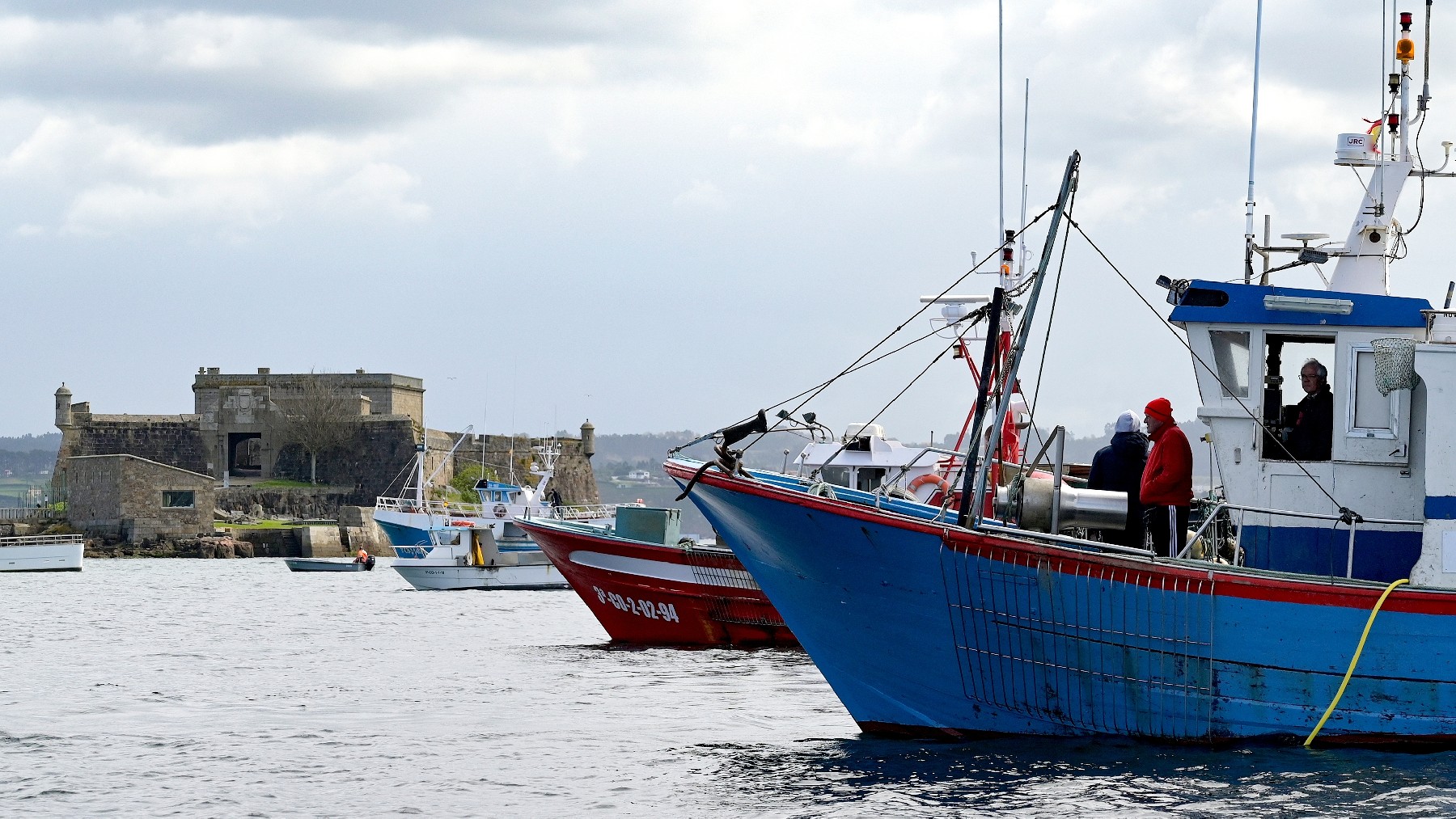 La flota pesquera andaluza permanecerá amarrada.