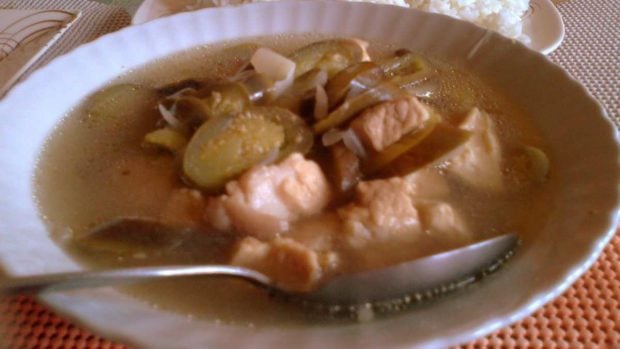 Sopa filipina de marisco