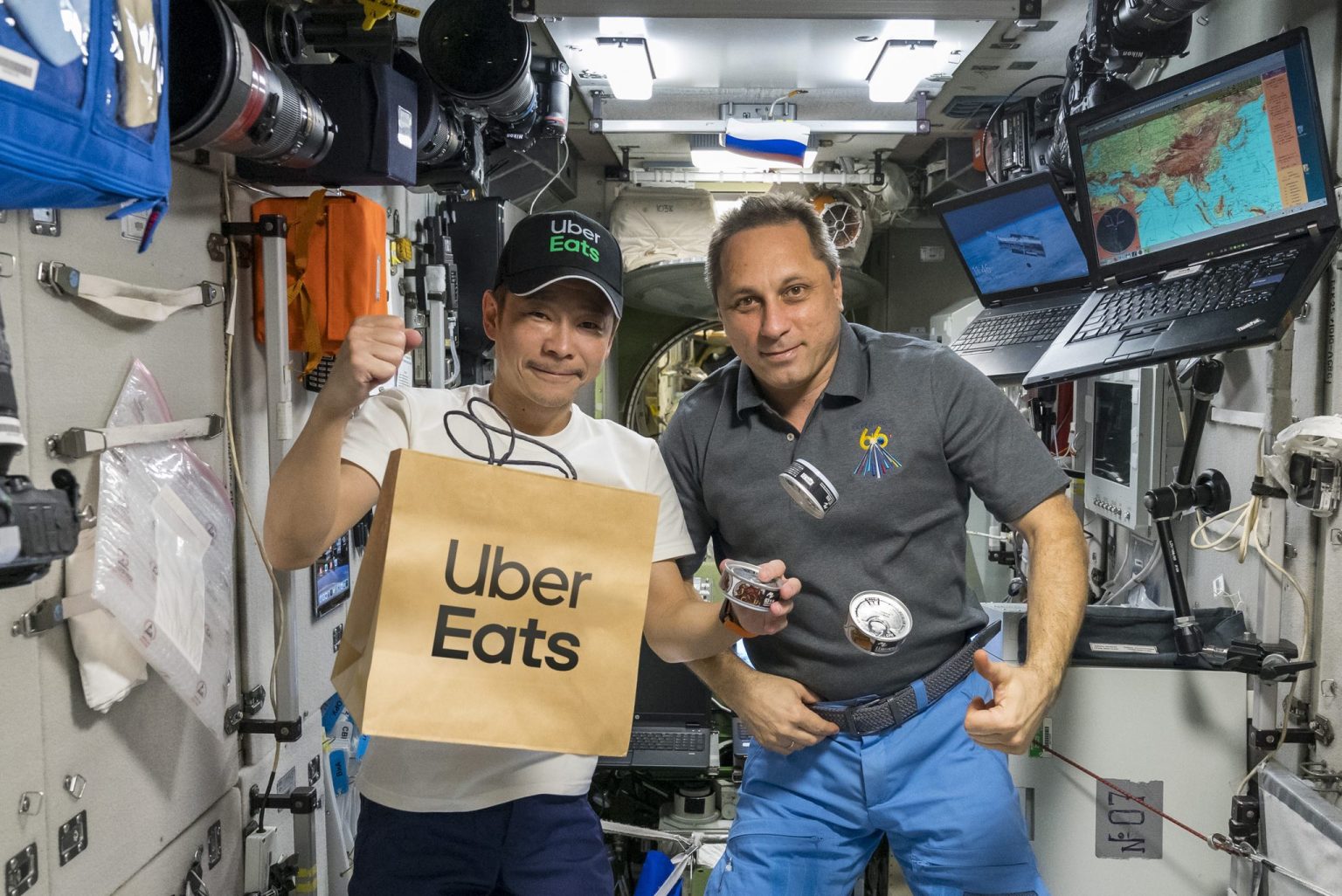 ¡Hasta el infinito y más allá! Uber envía un pedido de comida al espacio Uber--1536x1026