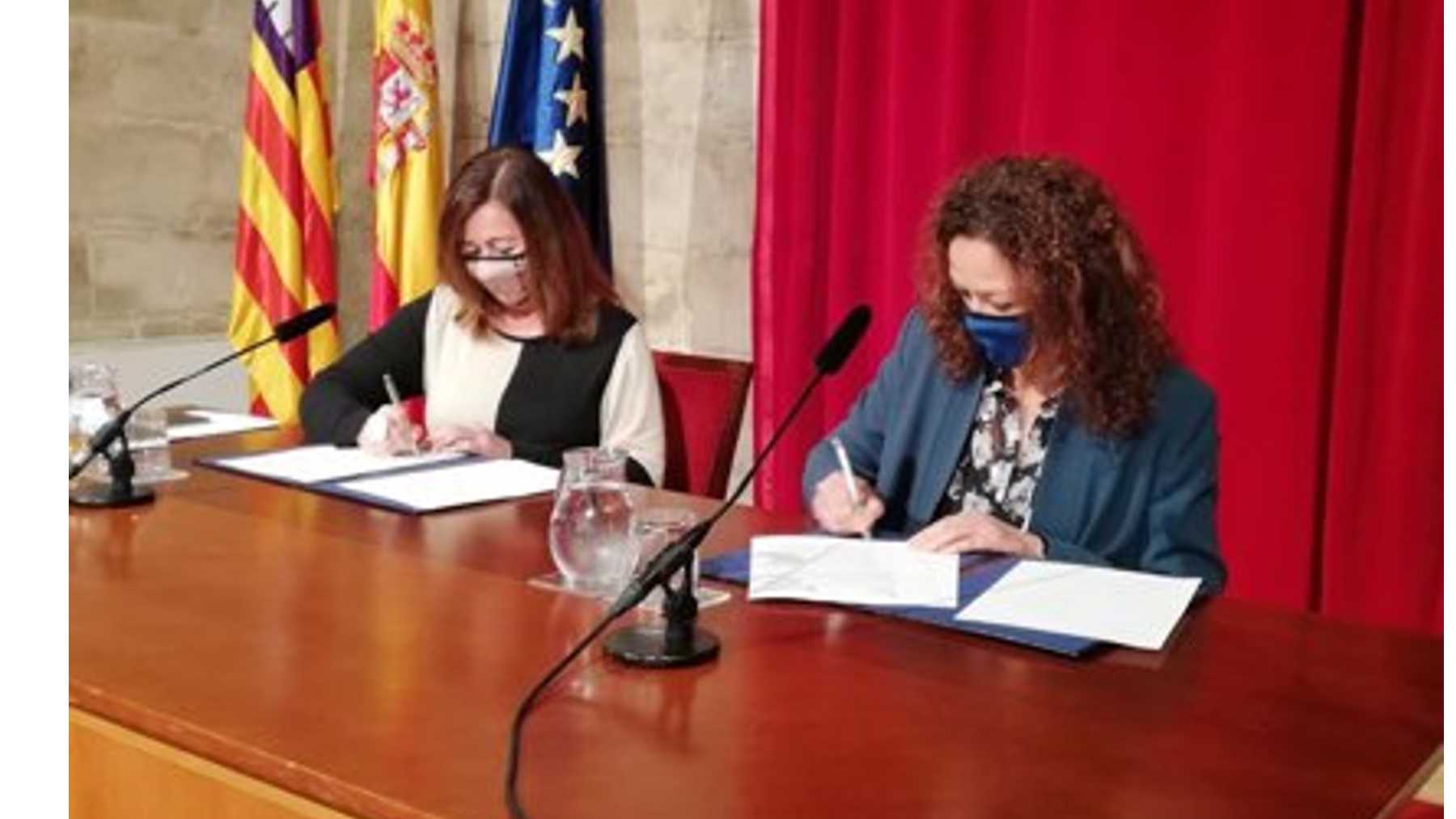 Francina Armengol y Cati Cladera.