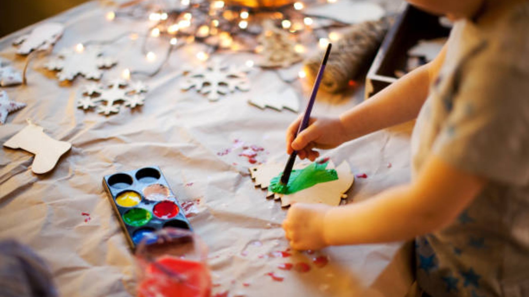 Descubre cómo podemos hacer adornos navideños originales con los niños