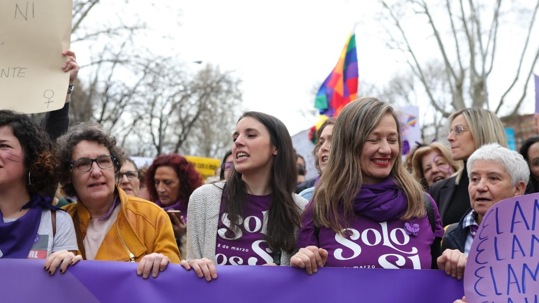 Irene Montero y otras dirigentes de Podemos en el 8M de 2020.