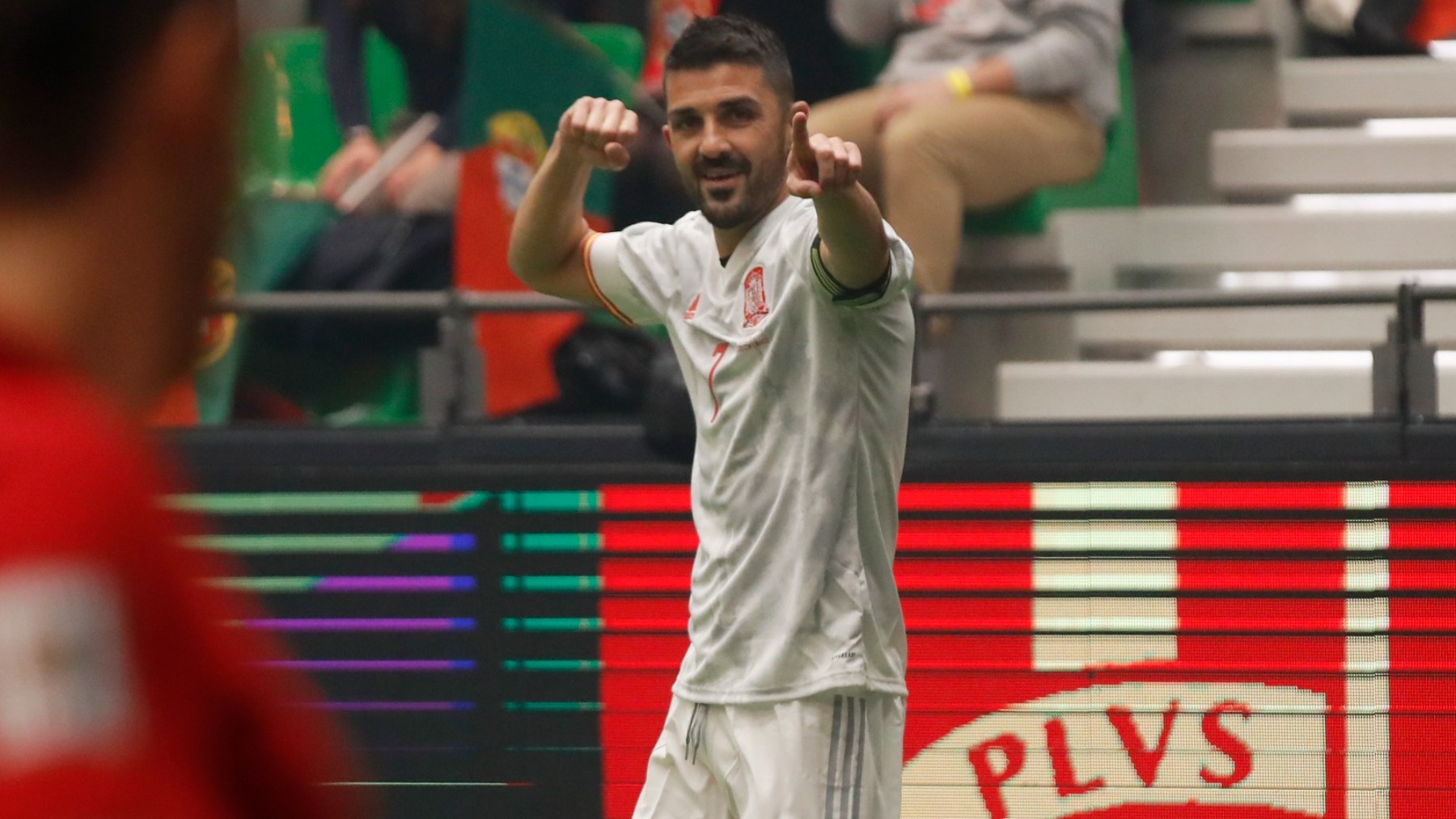 Villa celebra un gol con las Leyendas de España. (RFEF)