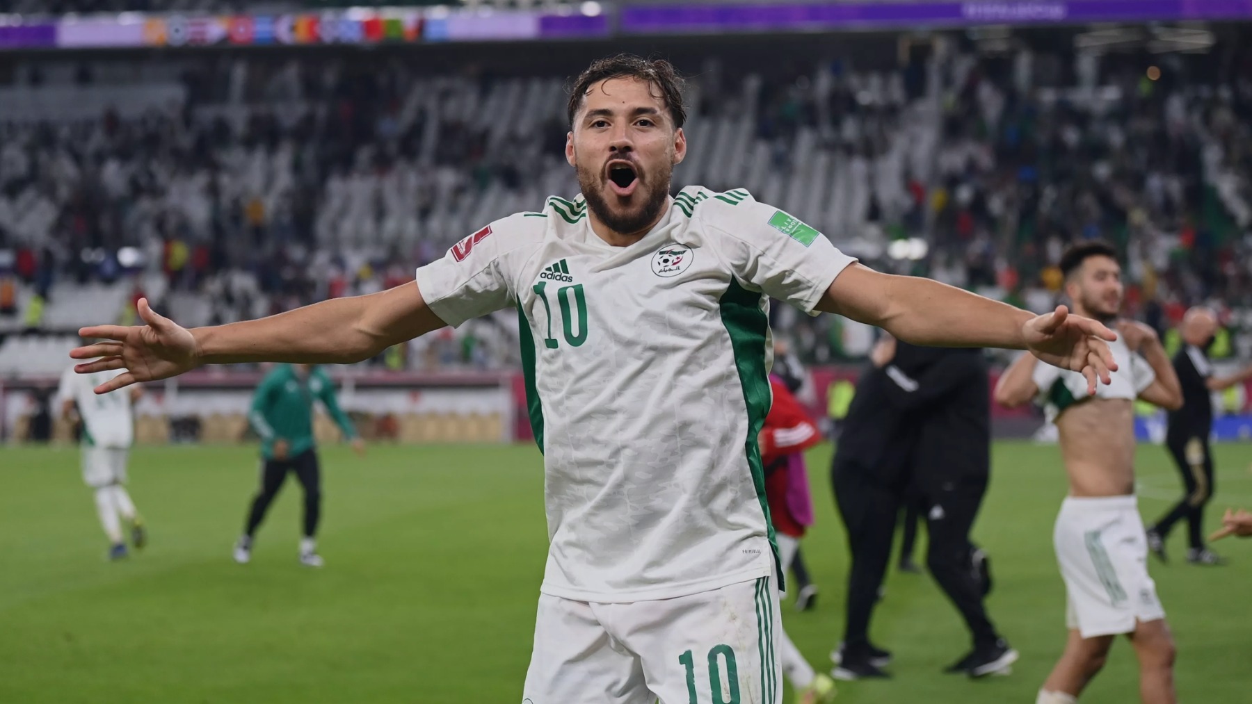 Youcef Belaili celebra un gol.