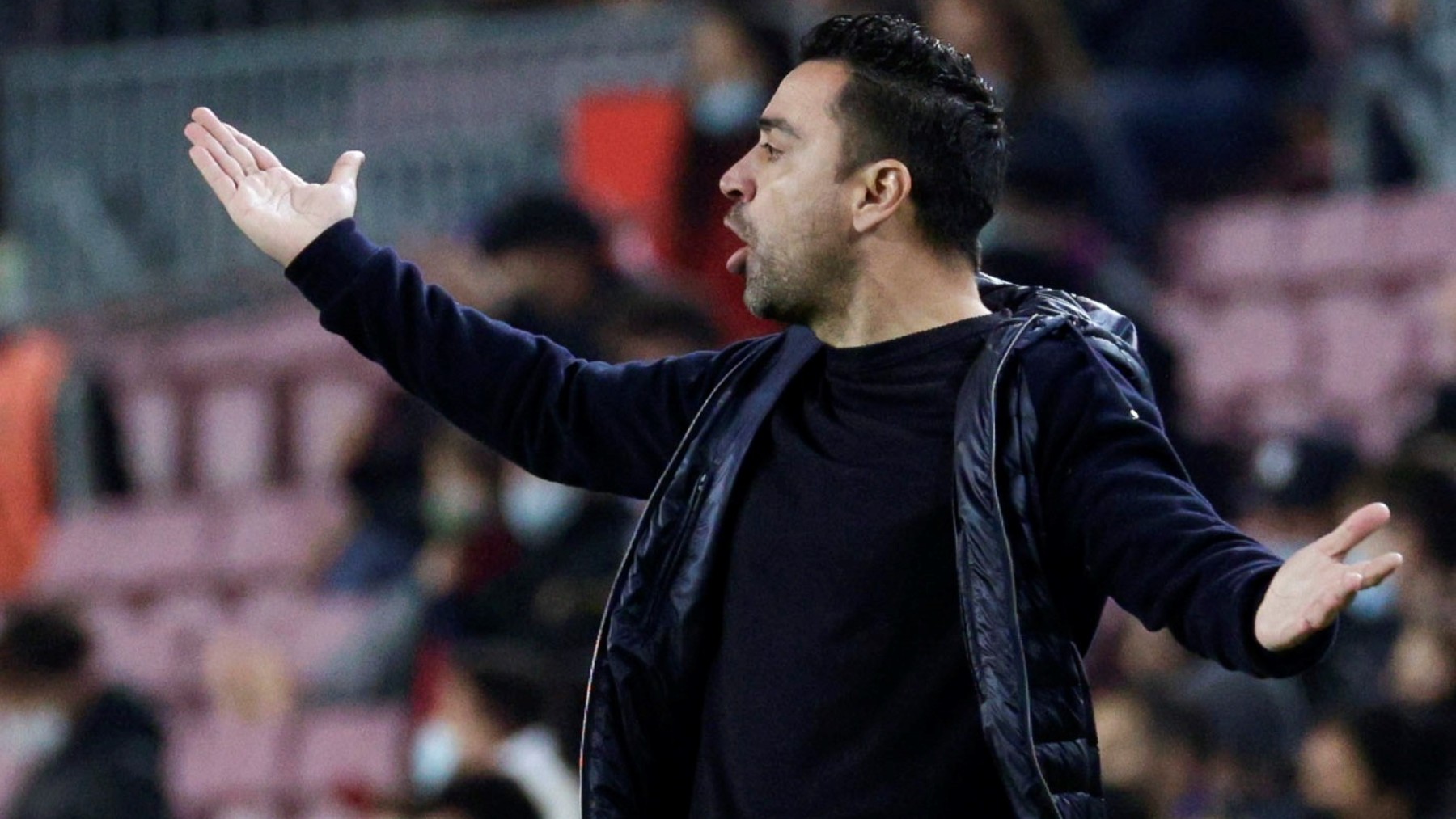 Xavi, durante el partido. (EFE)