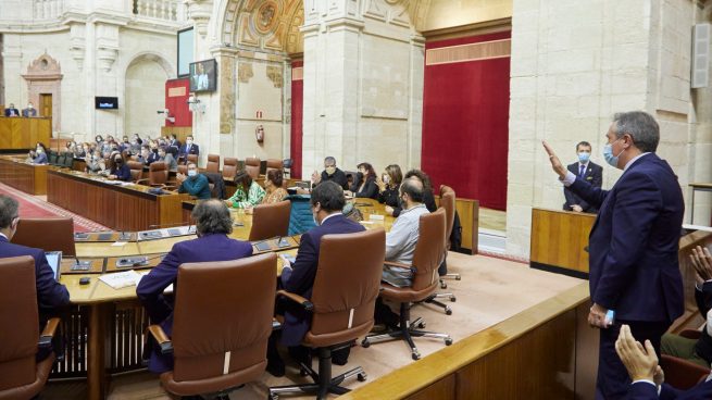 Juan Espadas dimite como alcalde de Sevilla empujado por la Ley para aterrizar en el Senado