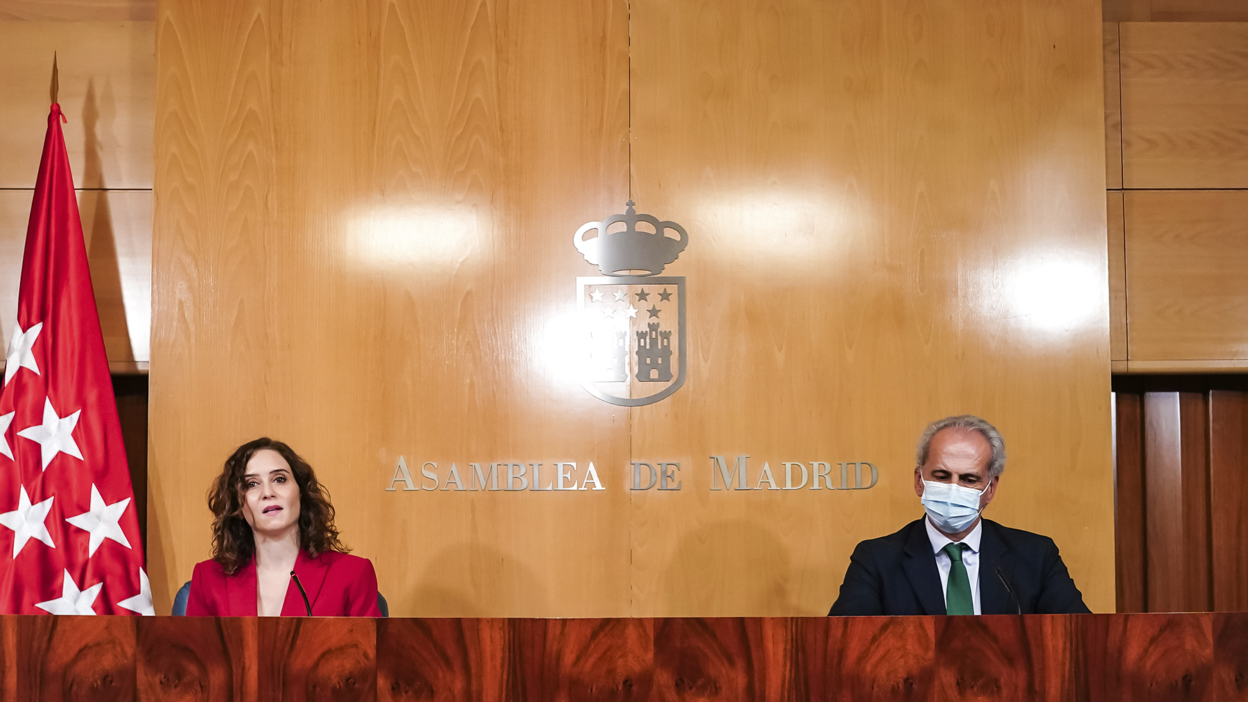 La presidenta de la Comunidad de Madrid, Isabel Díaz Ayuso, y el consejero de Sanidad, Enrique Ruiz Escudero.
