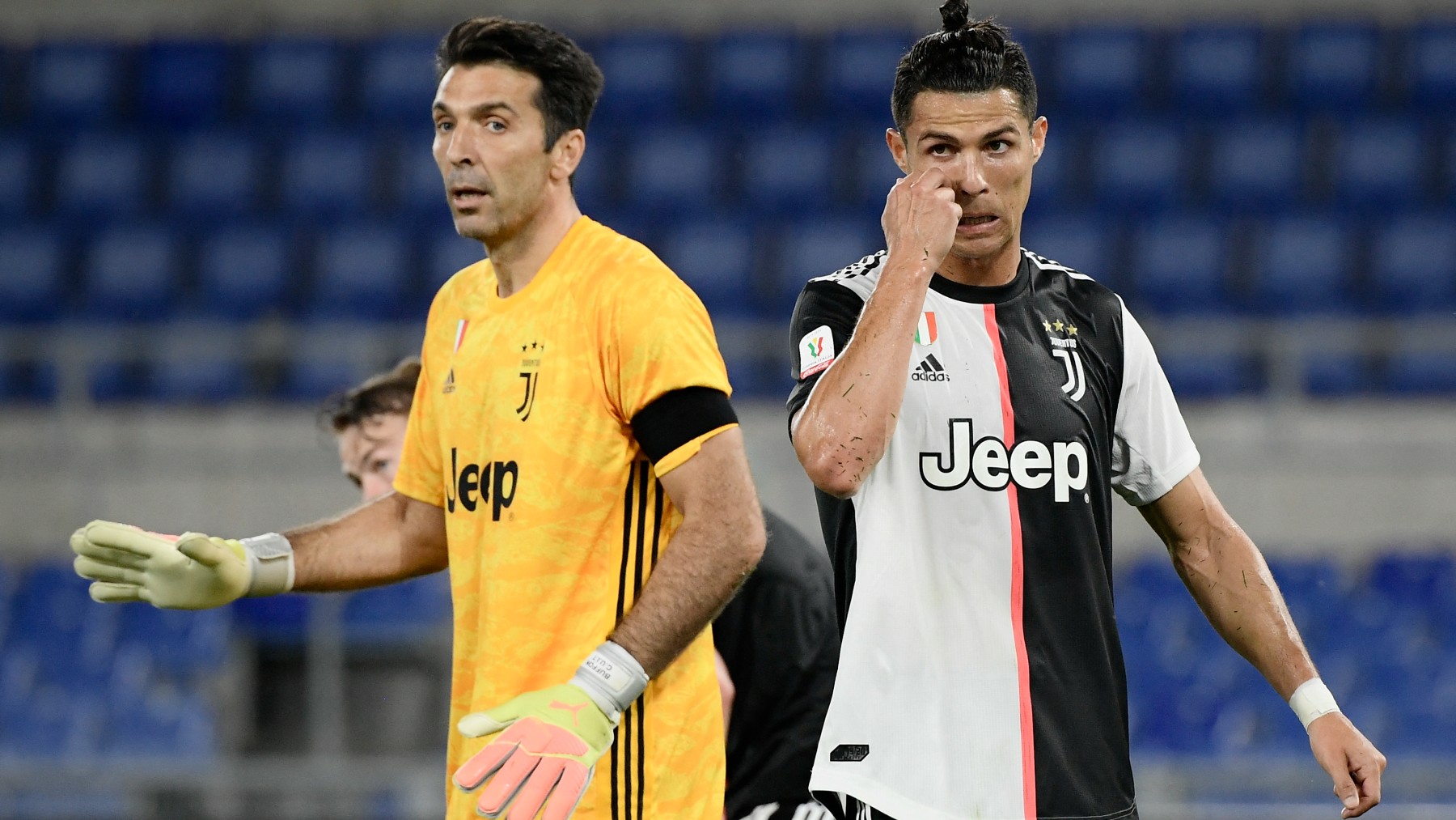Buffon y Cristiano Ronaldo durante un partido con la Juventus. (AFP)