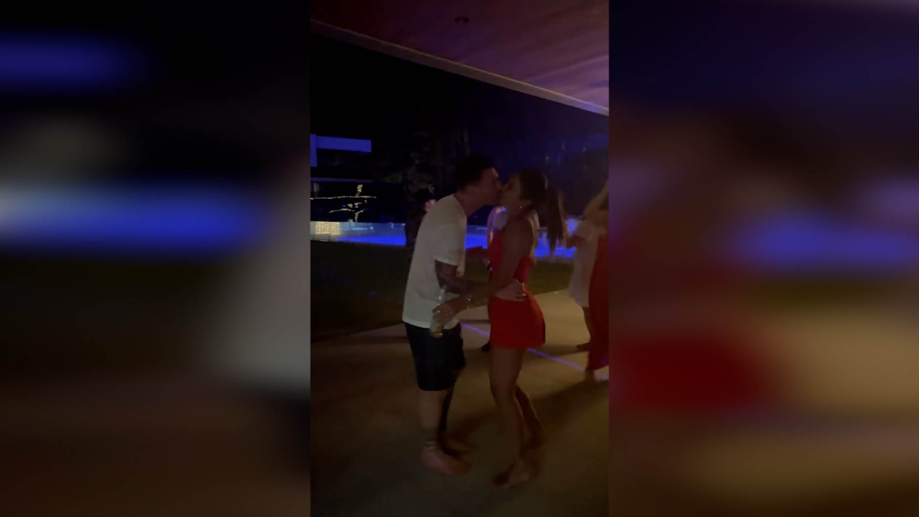 Messi y Antonela, desatados en Nochebuena: baile romántico con beso incluido.