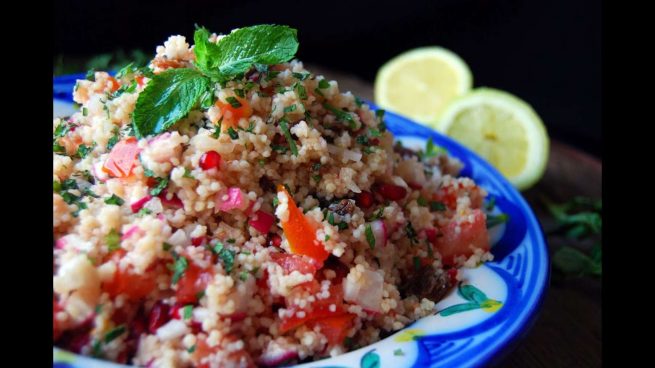 Bol de cuscús, fruta y queso Bol-de-cuscus-fruta-y-queso-receta-casera-655x368