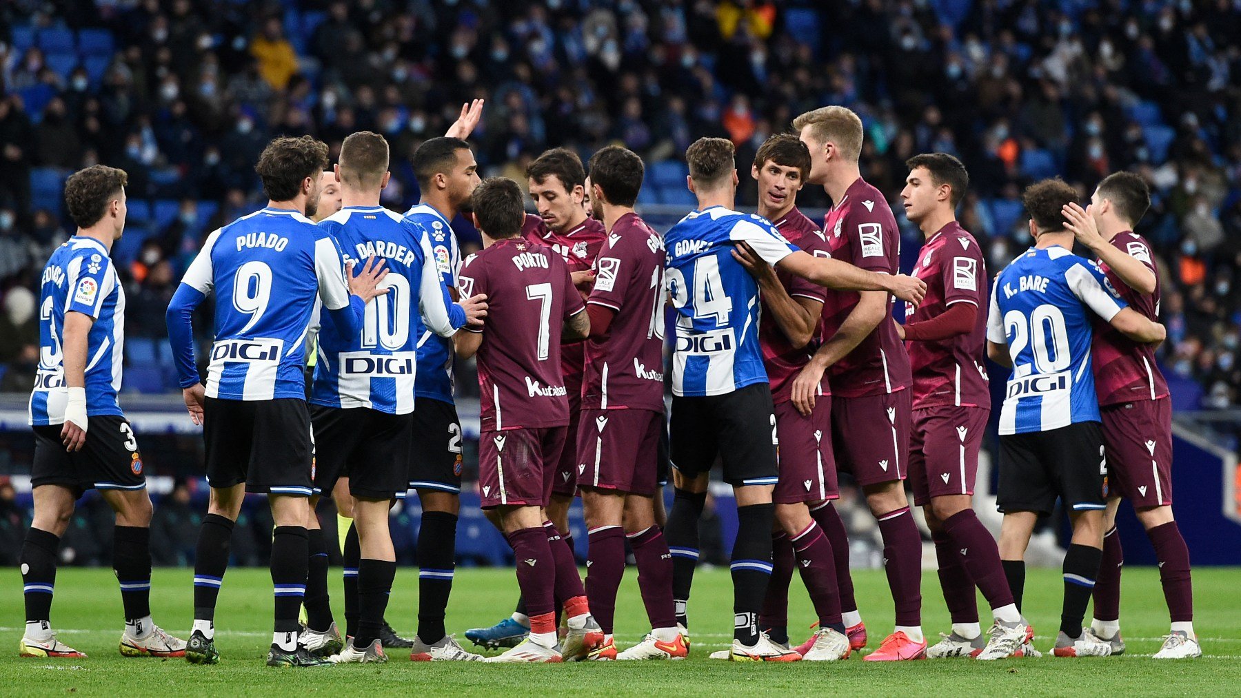 Espanyol y Real Sociedad, los dos equipos que más positivos registran tras el parón (AFP).