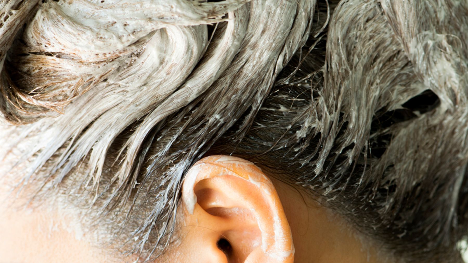 Descubre si el peróxido de hidrógeno es perjudicial para tu pelo